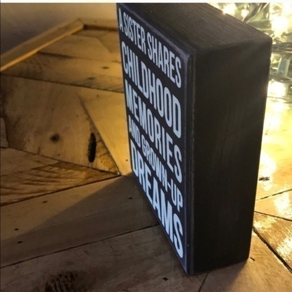 Wooden Decoration Sister Quote Sign - Picture 2 of 3